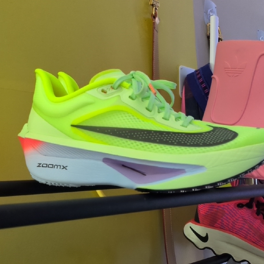 Women Nike Zoomfly 6 Size 7